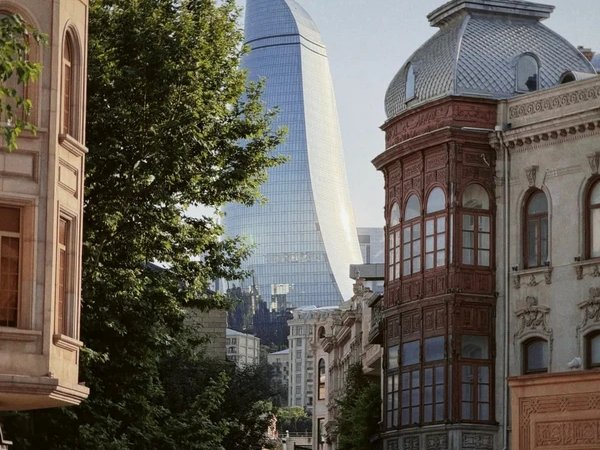 Тайны Старого города: прогулка с дегустацией вин (18+)