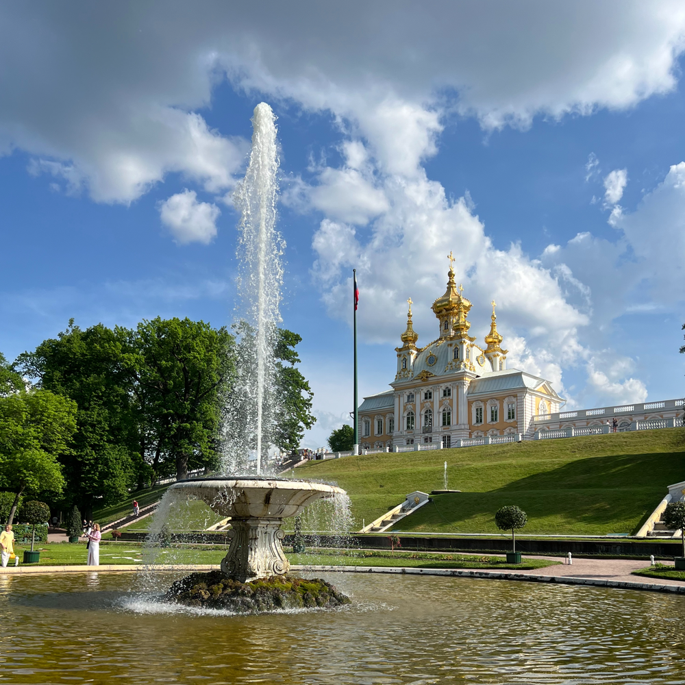 Фотопрогулка по Петергофу «Волшебство фонтанов и аллей» - фото 1