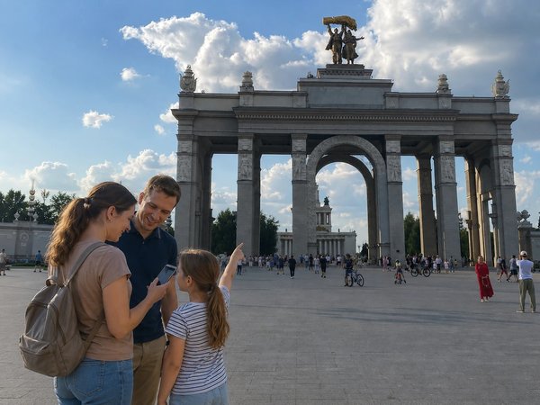 Фото - экскурсия: Квест-прогулка без гида «Архив памяти ВДНХ»