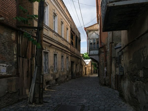 Тбилиси с улыбкой: история, быт и балкончики - фото 4