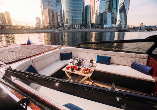Прогулка по центру Москвы на катере комфорт-класса Блэкберри с капитаном - фото 3