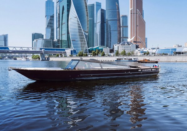 Прогулка по центру Москвы на катере комфорт-класса Блэкберри с капитаном