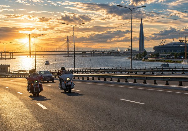 «Калифорникейшн»:  захватывающая мото-прогулка по Петербургу