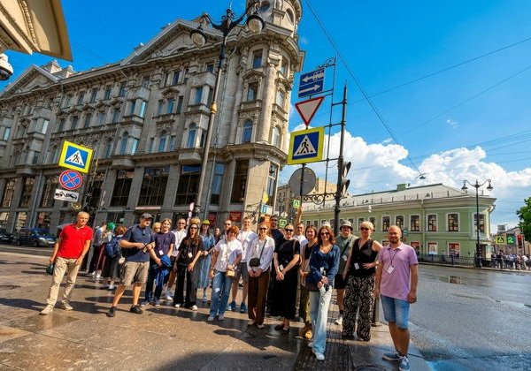 Питерская атмосфера: дворы, парадные, коммуналки и смотровая - фото 4