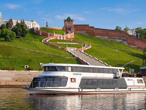 Прогулка со вкусом: Нижний Новгород с воды на электросудне «Петергоф» - фото 2