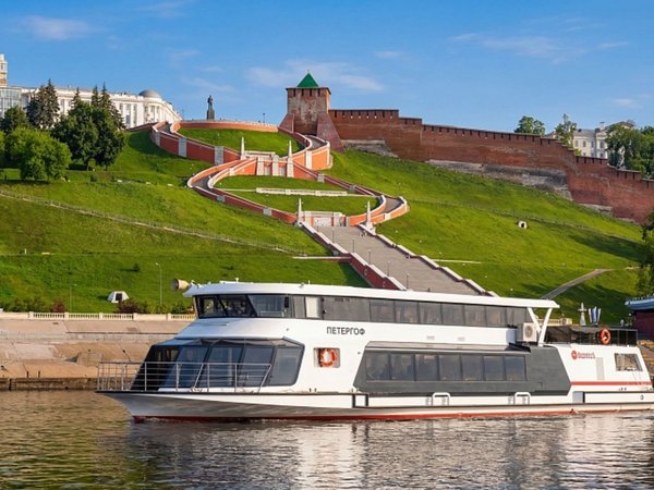 По Оке и Волге — на электросудне-ресторане
