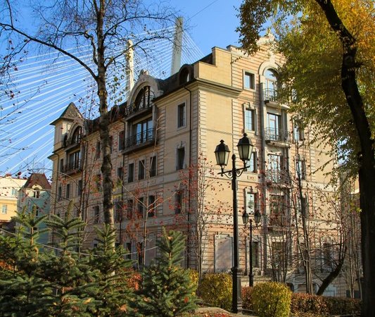 По следам эпох: прогулка по улице Алеутской