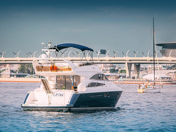 Яхта Princess 50 только для вашей компании: водная прогулка по Петербургу - фото 4
