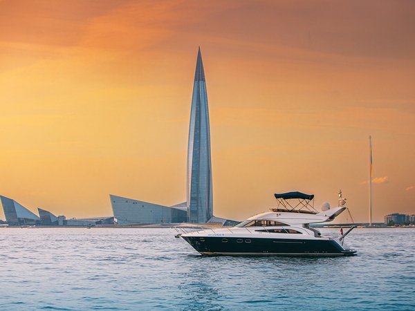 Яхта Princess 50 только для вашей компании: водная прогулка по Петербургу - фото 2