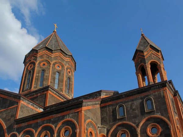 Из Еревана в Гюмри: монастыри, чёрный туф и городские истории