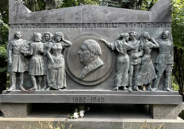 Новодевичье кладбище. Мистика и судьбы