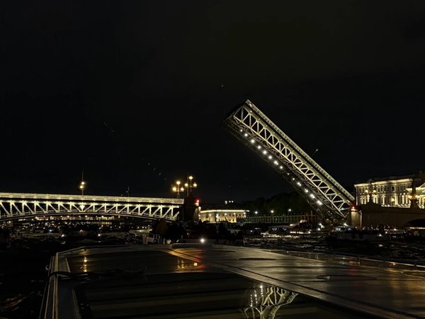 Ночной Петербург с воды: развод Дворцового и Троицкого мостов - фото 2