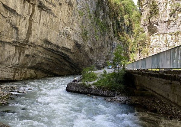Гегский водопад и озеро Рица на джипах  - фото 4