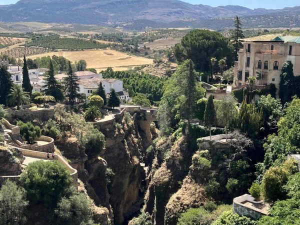 Ронда — город, рассечённый ущельем - фото 1