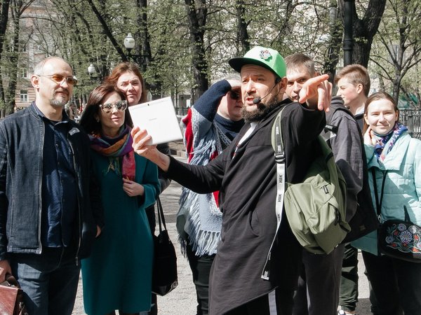 Концерт под открытым небом: стендап-прогулка по дворам Арбата с диктором ТВ и скрипачом - фото 4