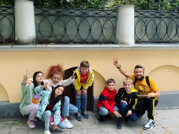 Концерт под открытым небом: стендап-прогулка по дворам Арбата с диктором ТВ и скрипачом - фото 3