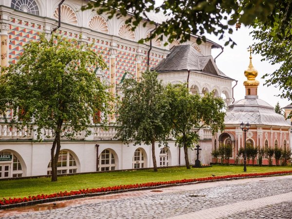По следам Сергия Радонежского — из Москвы: Лавра, Радонеж и Хотьково - фото 1