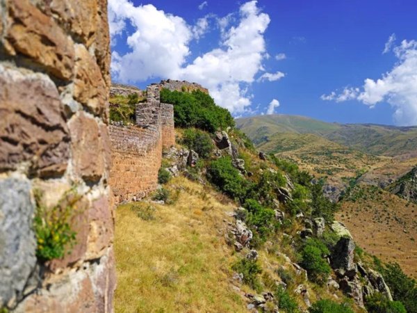 На внедорожнике к крепости Смбатаберд и святыням Вайоц Дзора - фото 2