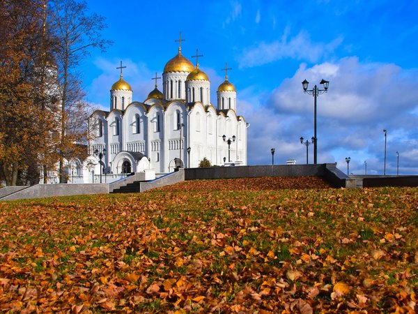 Сокровища Владимира: белокаменное зодчество и фрески Рублёва