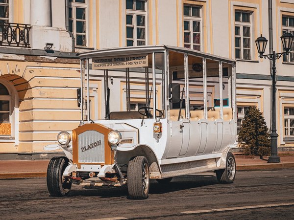 Ярославль из окна ретромобиля