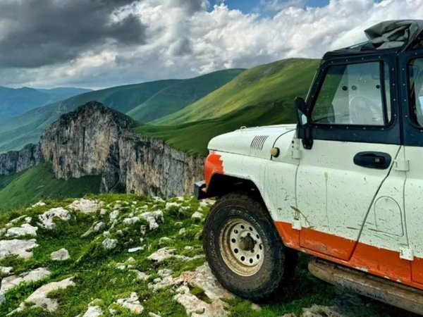 На джипе к горе Димац, Дилижану и монастырю Агарцин (всё включено)