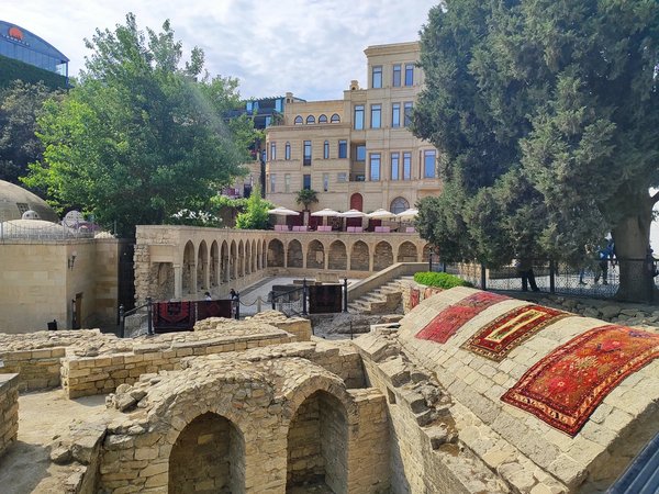 Две эпохи Баку: Ичеришехер и современный город - фото 4