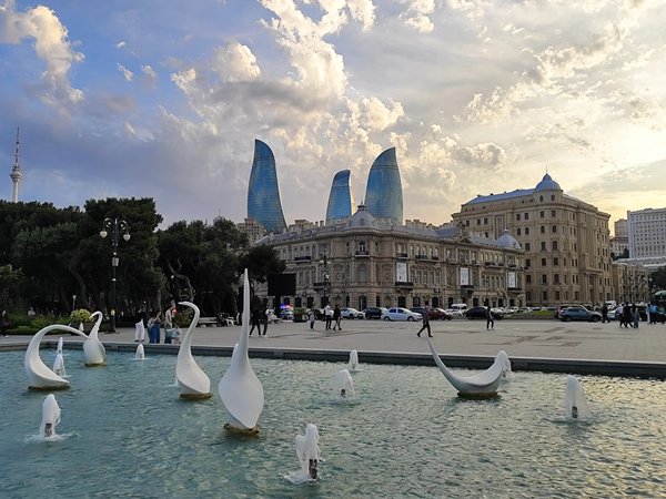Две эпохи Баку: Ичеришехер и современный город - фото 2
