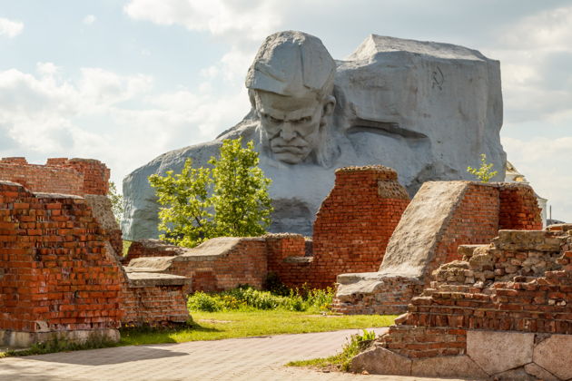 Групповая экскурсия в Брестскую Крепость (территория + музей) - фото 2