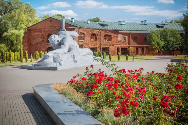 Групповая экскурсия в Брестскую Крепость (территория + музей) - фото 4