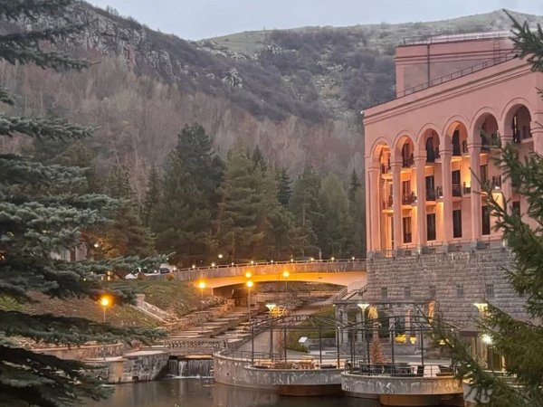 Из Еревана к источникам Джермука: купание в минеральных водах и отдых среди гор