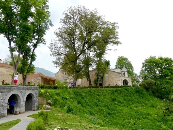 Армения в зелёных тонах: Севан, Дилижан и древние монастыри - фото 1