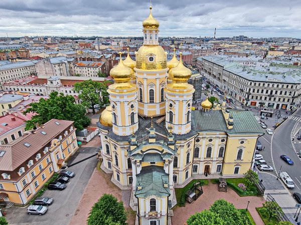 Петербург выше крыши: дворы-колодцы, арт-искусство, парадные и смотровая