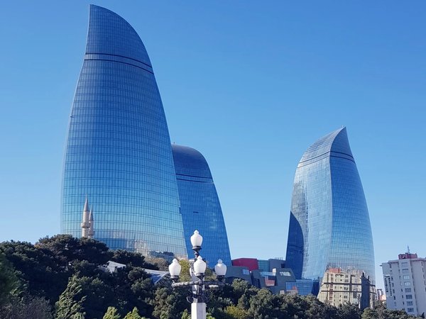 Увидеть Баку между рейсами: архитектура и нефтяная история - фото 1