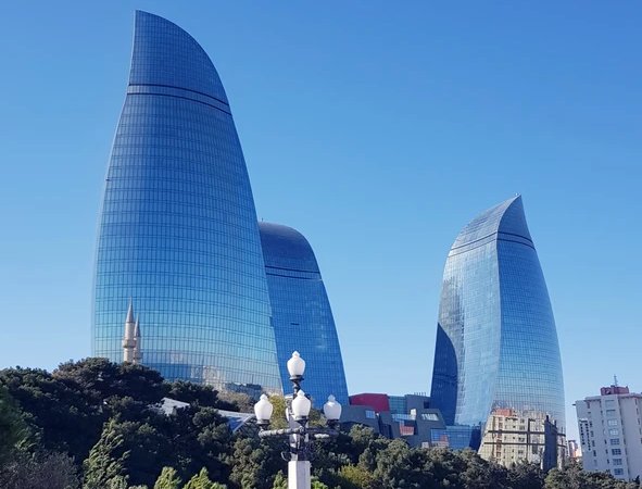 Увидеть Баку между рейсами: архитектура и нефтяная история