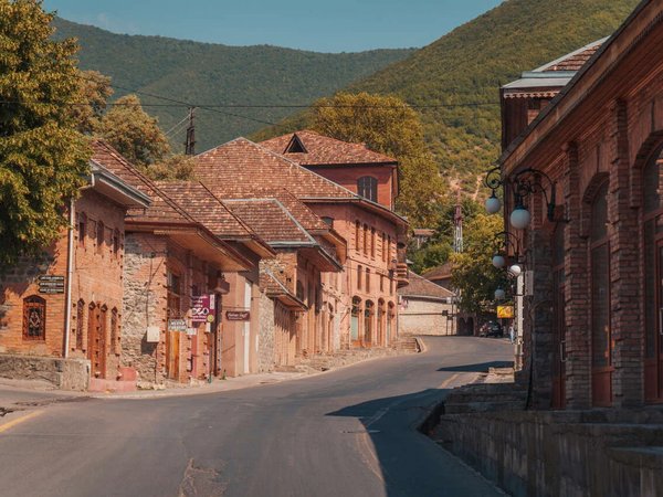 Индивидуальный тур по 4 городам Азербайджана с комфортом: вино, горы, главные достопримечательности - фото 3