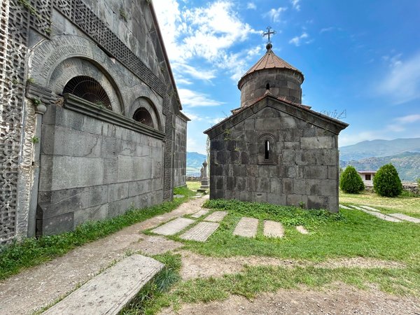 Каменная летопись Лори: монастыри Санаин, Ахпат, Ахтала и замок Арамянца - фото 4