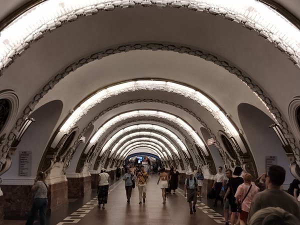 Метро Санкт-Петербурга: от сталинского ампира до современного дизайна - фото 4