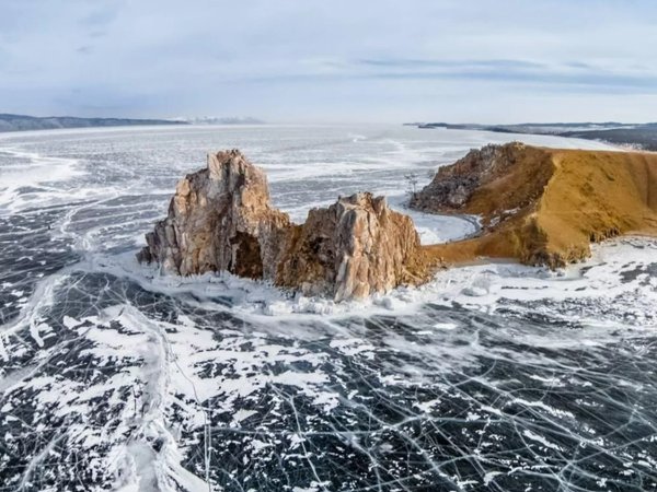 Исследовать Ольхон: знаковые места, обряды и закаты на льду - фото 1