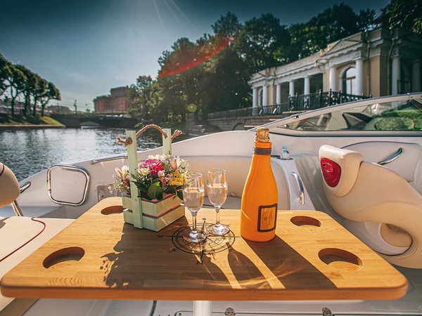 Полдень у Петропавловской: прогулка на катере с выстрелом - фото 4