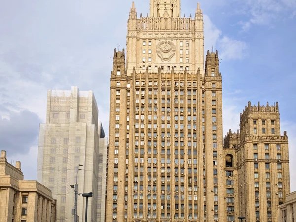 Арбатское предместье МИДа: от Денежного переулка до Сивцева Вражка