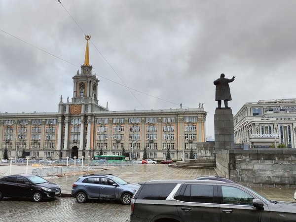 Площадь 1905 года: история по кругу - фото 2