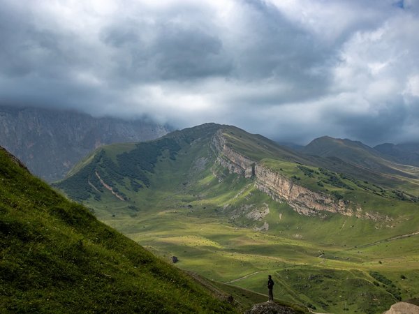 Цвета Азербайджана: гора Бешбармаг, Карамельные горы и Коралловое озеро - фото 2
