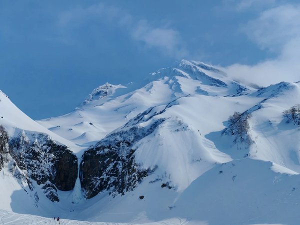 Вилючинский водопад: от мощного потока до ледяной башни - фото 1