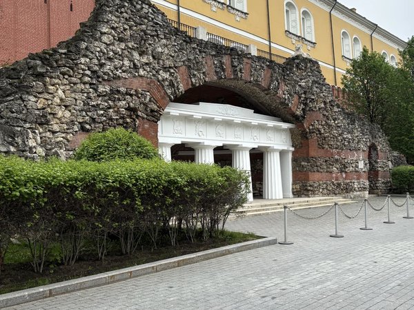 Красная площадь и Александровский сад: архитектура и скрытые детали - фото 3