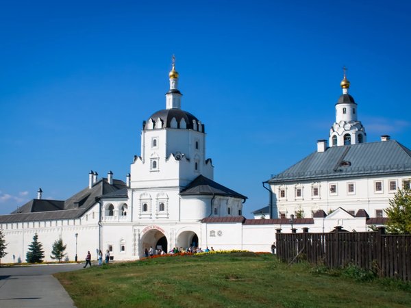 Три главных чуда Татарстана: Раифа, Свияжск и Храм всех религий - фото 2