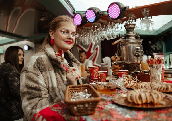 «А-ля Рус» — осенний рейс по Фонтанке с самоваром и DJ