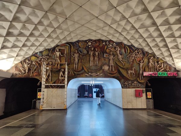 Метро Тбилиси: ищем Грузию в типовом советском метро - фото 1