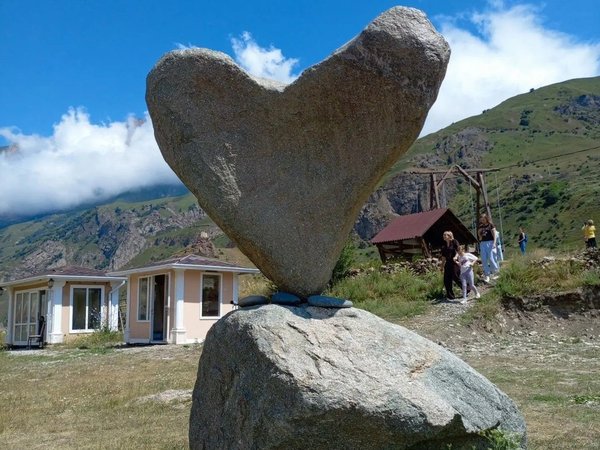 Гостеприимная Кабардино-Балкария за 1 день: ущелья, озеро и термы - фото 3