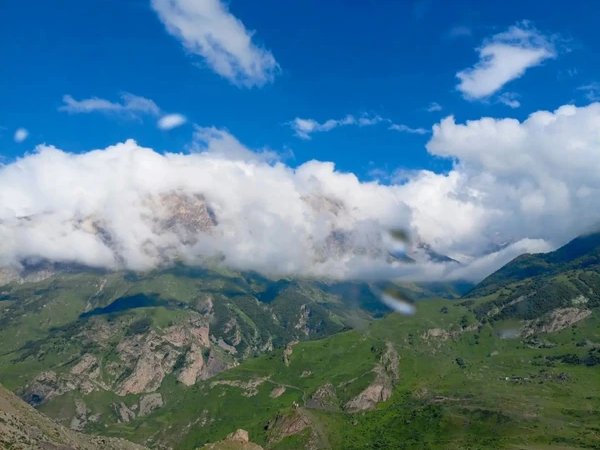 Гостеприимная Кабардино-Балкария за 1 день: ущелья, озеро и термы