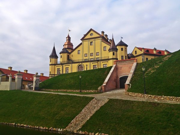 Мирский, Несвижский и Косовский замки — трансфер из Бреста и обратно - фото 1